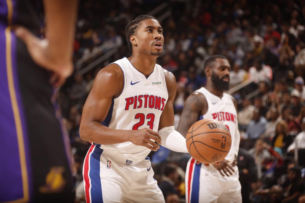 队在攻防两 队在攻防两